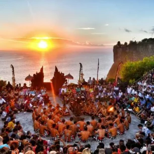 Uluwatu Temple Sunset, Kecak Dance, and Seafood Dinner Tour – Skip the Line
