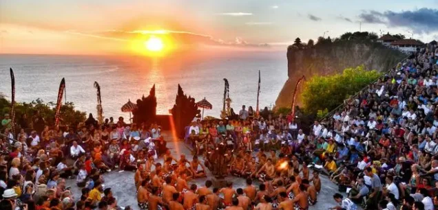 Uluwatu Temple Sunset, Kecak Dance, and Seafood Dinner Tour – Skip the Line