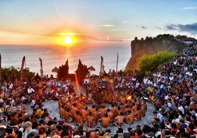 Uluwatu Temple Sunset, Kecak Dance, and Seafood Dinner Tour – Skip the Line
